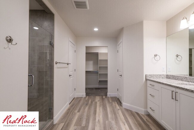 Building Photo - Modern Townhome in Desirable Hurricane Hei...