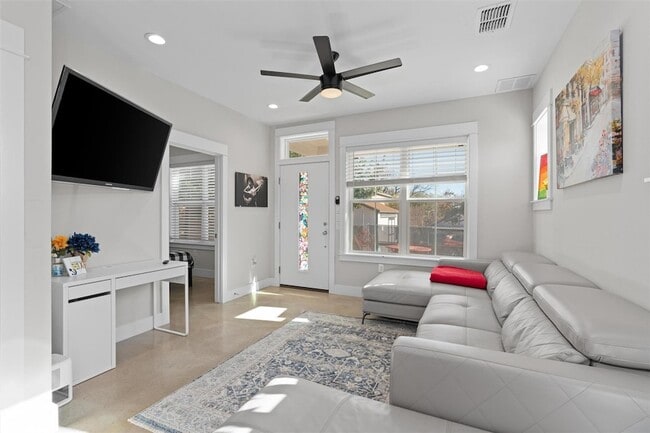 Building Photo - 1809 Chestnut Ave