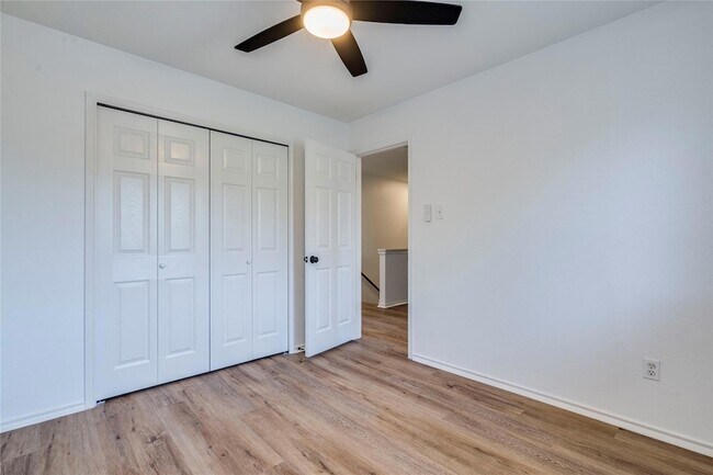 Building Photo - 1106 Hughmont Dr