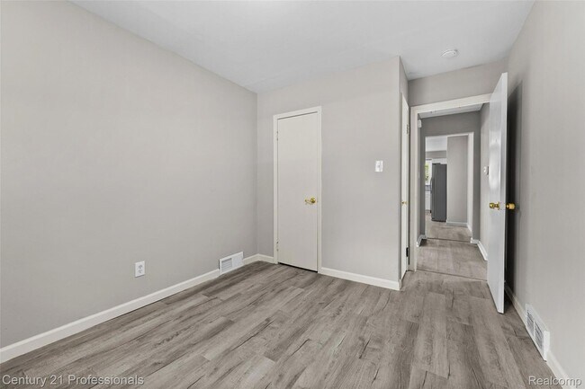 Building Photo - 3621 Livernois Rd