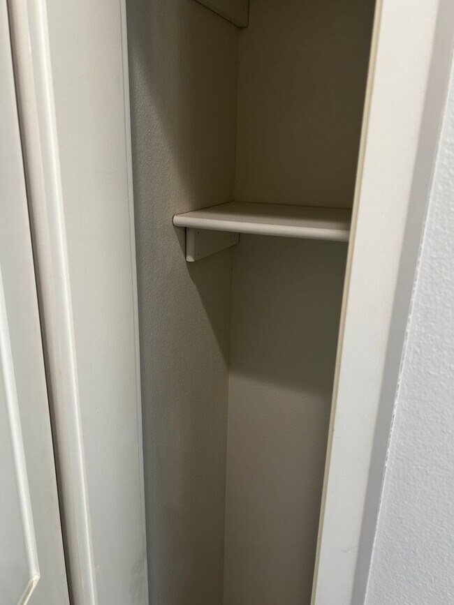 Building Photo - UNFURNISHED Beautiful Large Home Available Now on North Walnut in Fayetteville !!