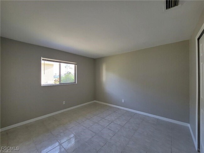 Building Photo - 4530 SW 7th Pl