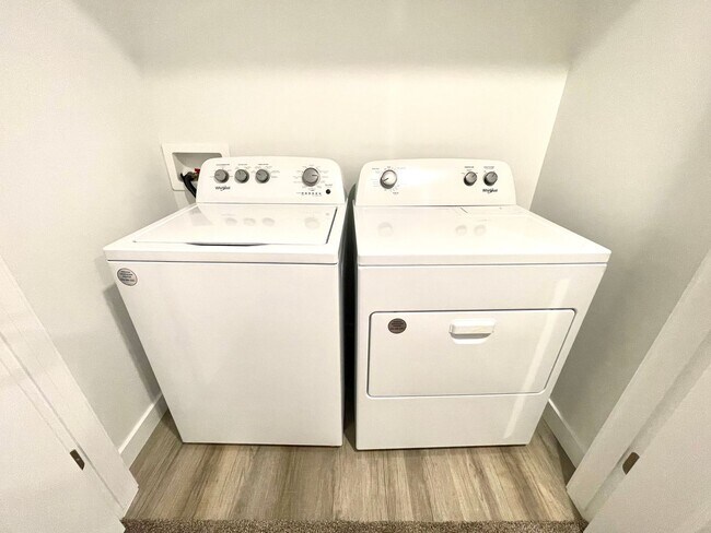 Building Photo - Modern 3-Bedroom Townhome in Provo