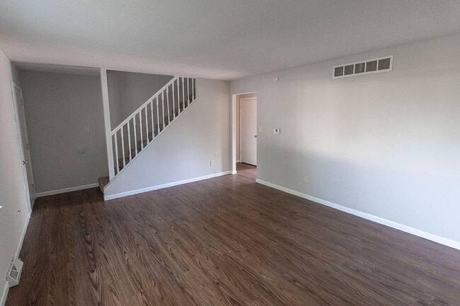 Building Photo - 1305 N Golf Blvd