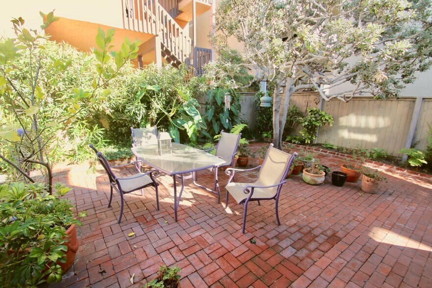 Building Photo - 126 8th St