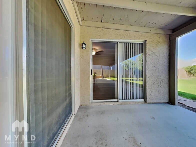 Building Photo - 818 E Piute Ave