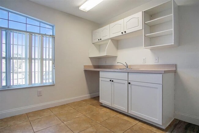 Building Photo - 526 Caribbean Dr