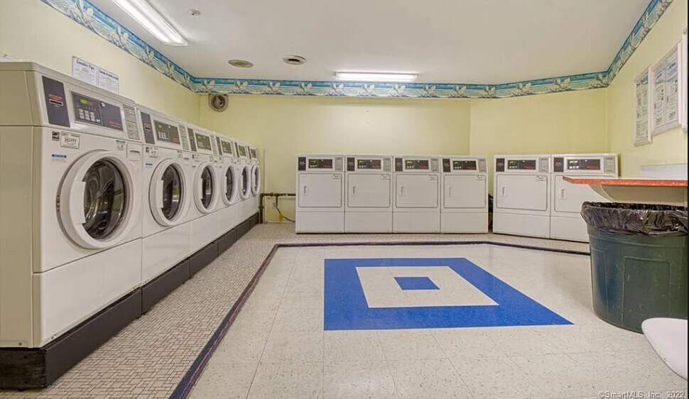 Building Photo - 124 Biruta St