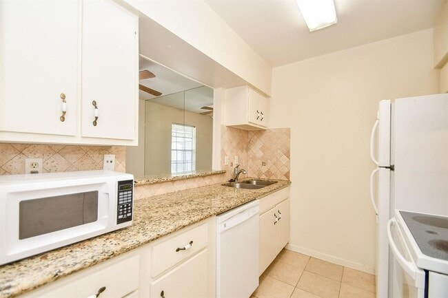 Building Photo - 9021 Gaylord Dr