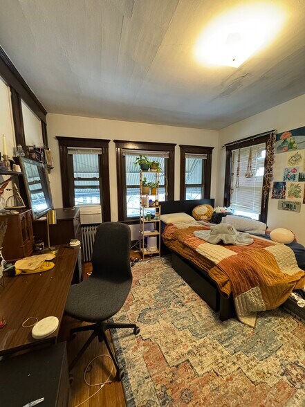 Building Photo - 36 Mason St