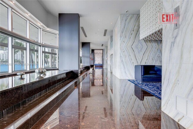 Building Photo - 335 S Biscayne Blvd