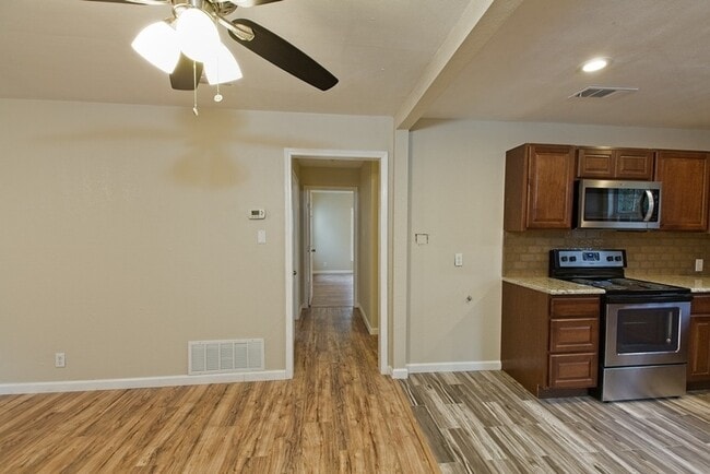 Building Photo - 1613 M Pl
