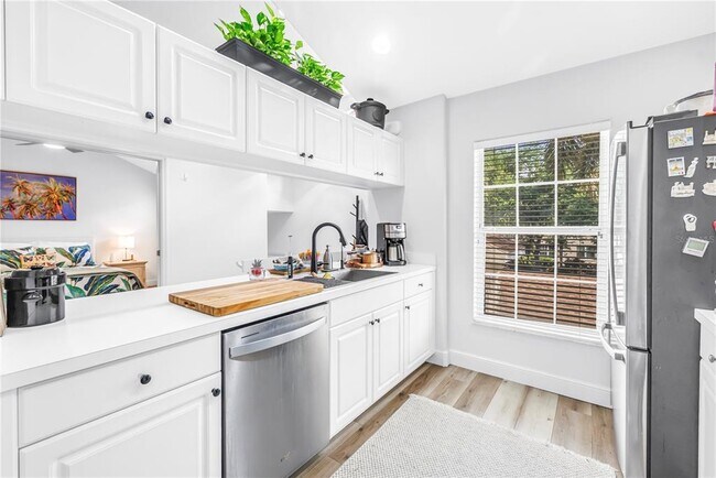 Building Photo - 8350 Wingate Dr