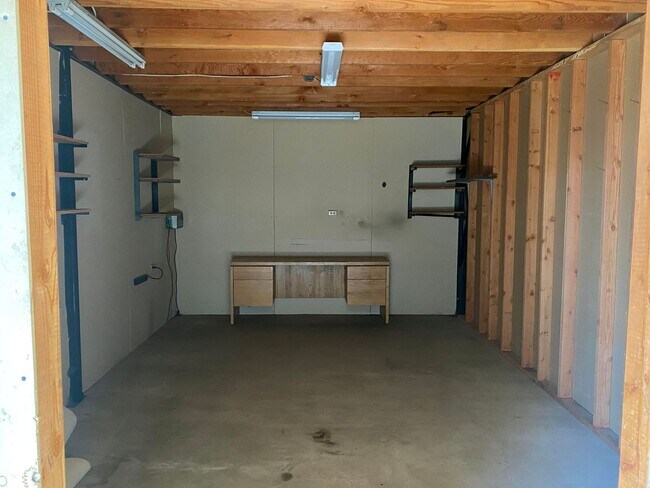 Building Photo - 3 Bedroom 2 Bathroom house in Crooked River Ranch with huge views and a shop!