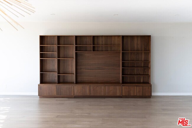 Building Photo - 8401 Fountain Ave