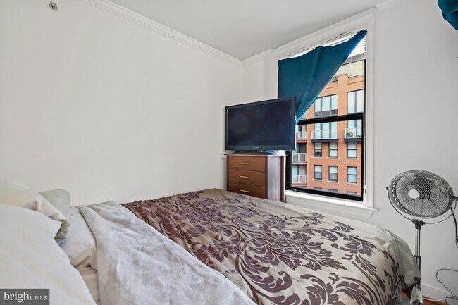 Building Photo - 616 E Street NW Unit 1007