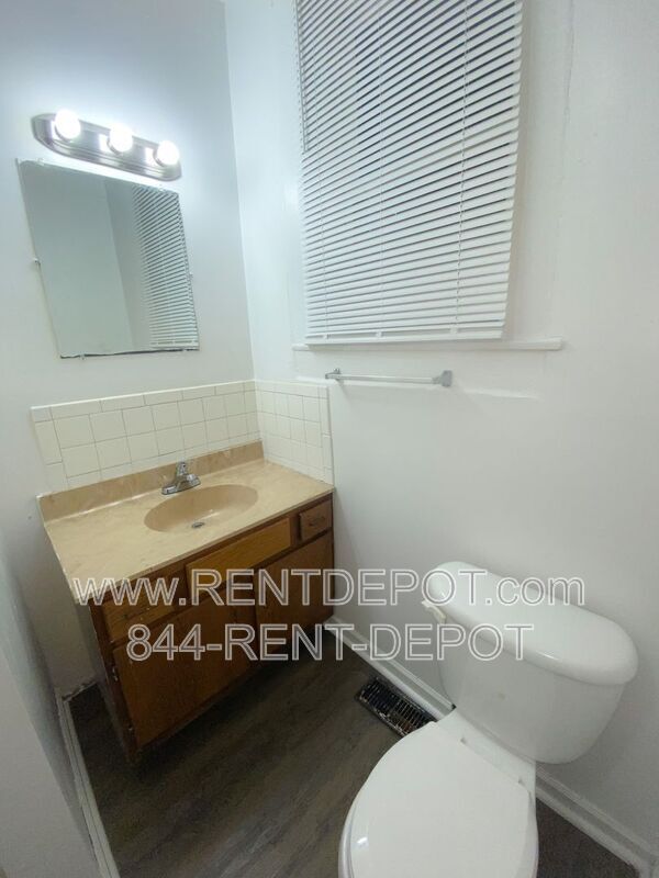 Building Photo - 816-818 W. Iowa St.