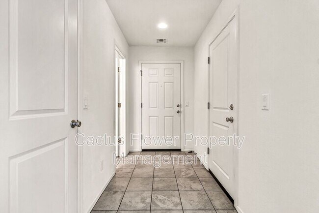 Building Photo - 1245 N Balboa