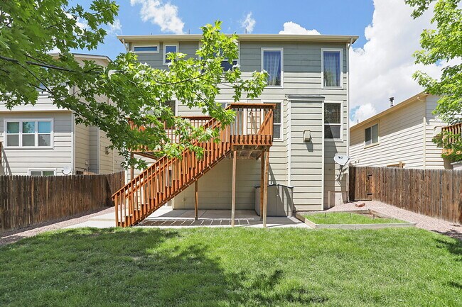 Building Photo - Move-In Ready 3-Bedroom Two-Story in Power...