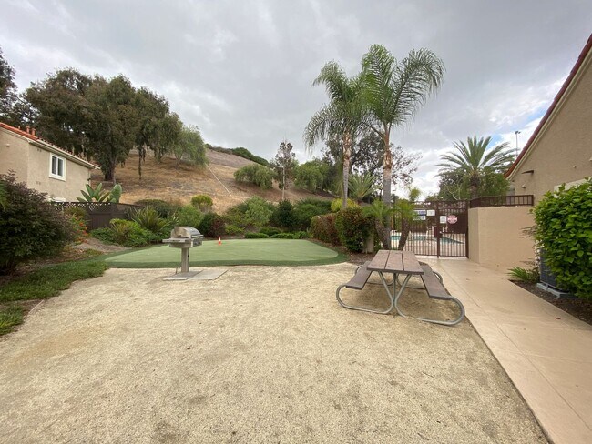 Building Photo - Beautifully Renovated 1-Bedroom Condo in Rancho Del Oro