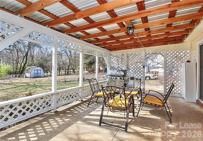 Building Photo - 8729 Timbercrest Cir