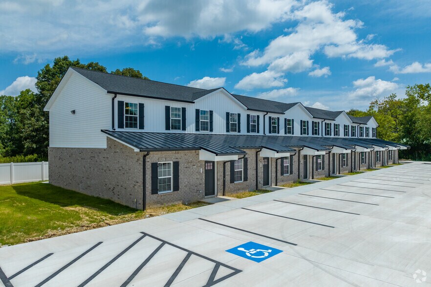 Legacy Townhomes 1508 Bartlett Dr Manchester TN 37355 Apartment Finder