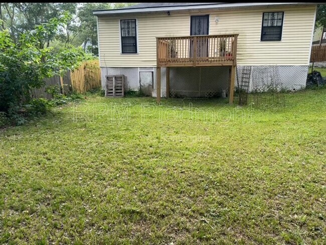 Building Photo - 807 Hall St NW