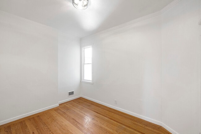 Building Photo - 232 Mallorca Way