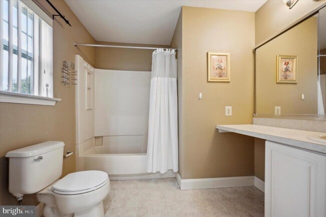 Building Photo - 701 Dresher Woods Dr