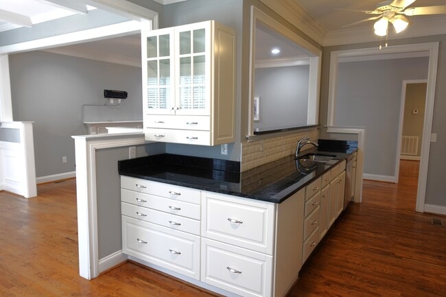 Building Photo - 923 Squires Pt