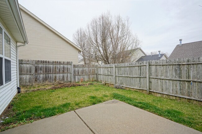Building Photo - 14931 Silver Thorne Way