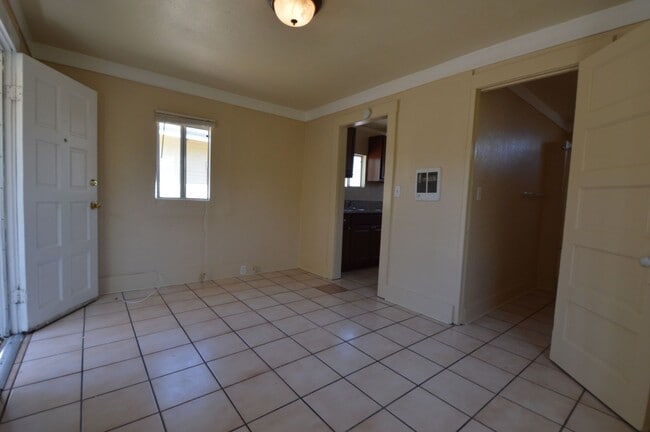 Building Photo - Detached Craftsman Cottage with Courtyard Charm – Low $1,000 Deposit