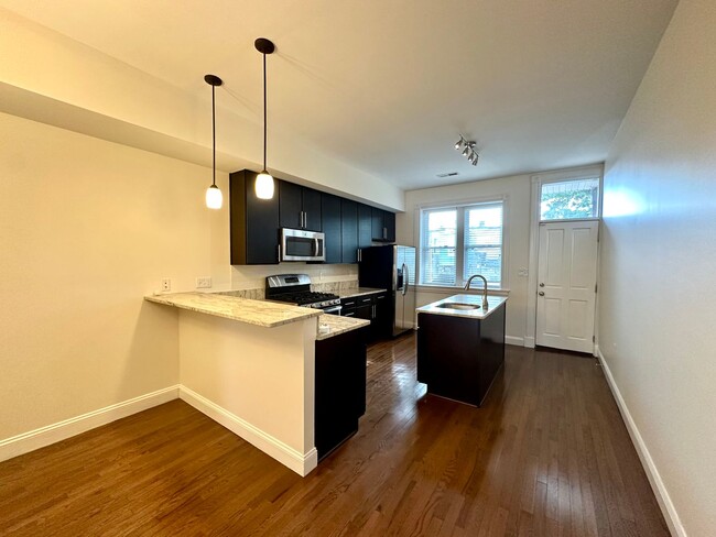 Building Photo - Charming  2Bed/2Bath in Patterson Park
