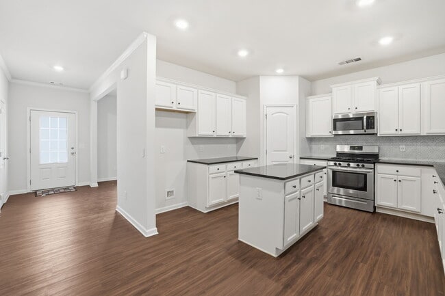 Building Photo - 520 Edgemore Rd