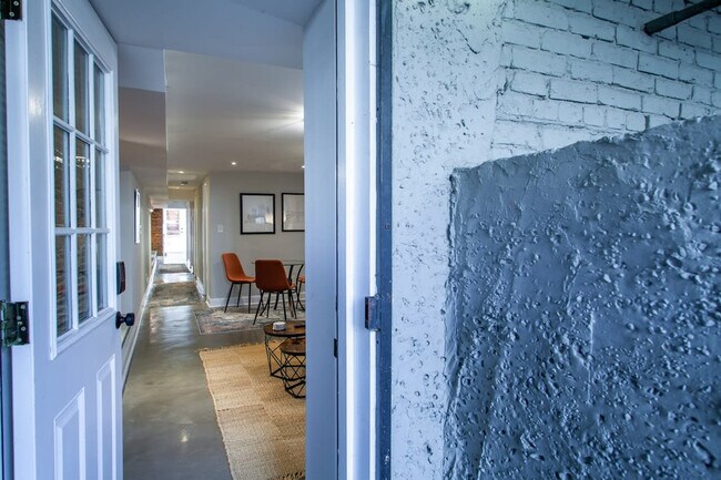 Building Photo - 824 Varnum St NW