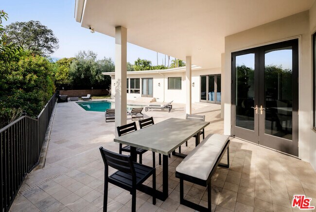 Building Photo - 1845 Loma Vista Dr