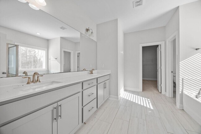 Building Photo - Modern 5-Bed, 4-Bath Family Home with Garage & Pool Access – Devon Square