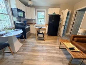Building Photo - Midtown Bungalow