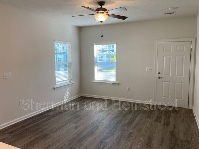 Building Photo - 2014 Lotus Dr