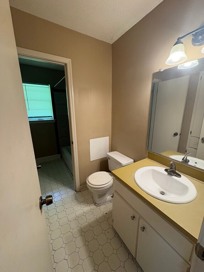 Building Photo - 321 Sultan Ct