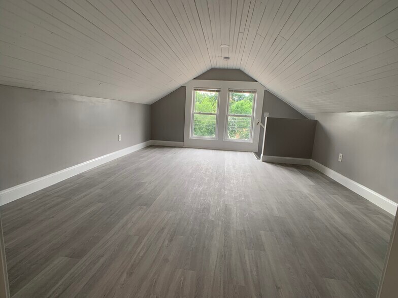 Building Photo - 102 Nonantum St