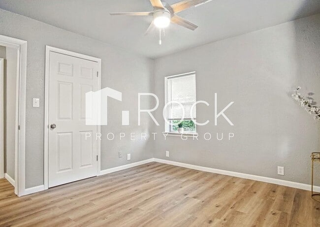 Building Photo - Updated 2 Bedroom Home in Midwest City's Original Mile!