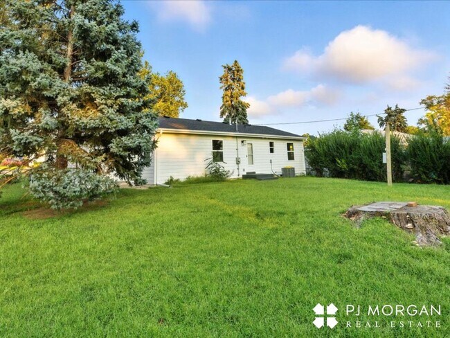 Building Photo - Midtown Modern Ranch-Don't Miss Out!
