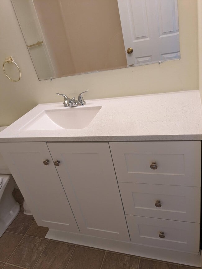 Building Photo - 2411 Carnation Dr