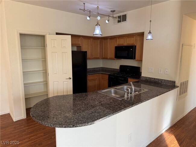 Building Photo - 50 Aura de Blanco St