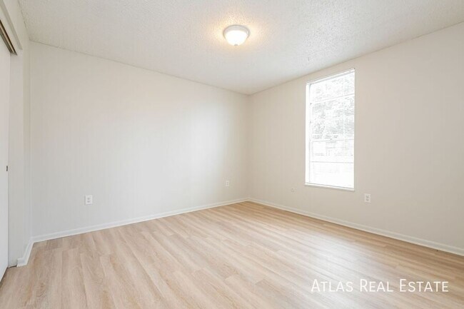 Building Photo - 331 N Columbine St