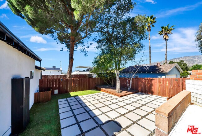 Building Photo - 10509 Wilsey Ave