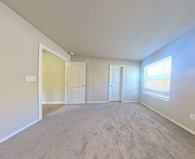 Building Photo - 5141 Yukon Dr