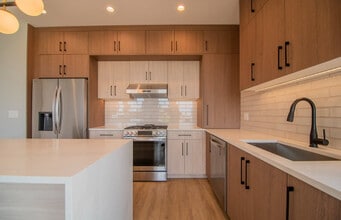 Building Photo - 5662 W Berenice Ave