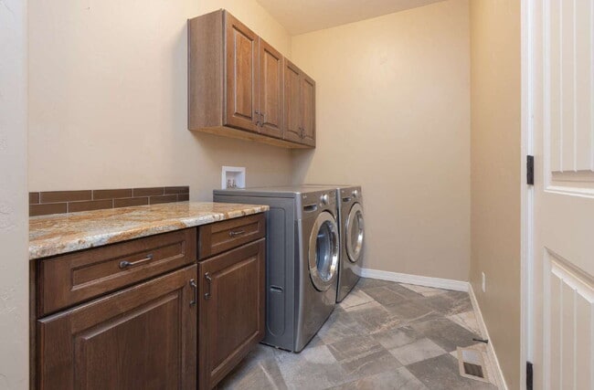 Building Photo - Stunning 3-Bed, 3-Bath Retreat with dedica...